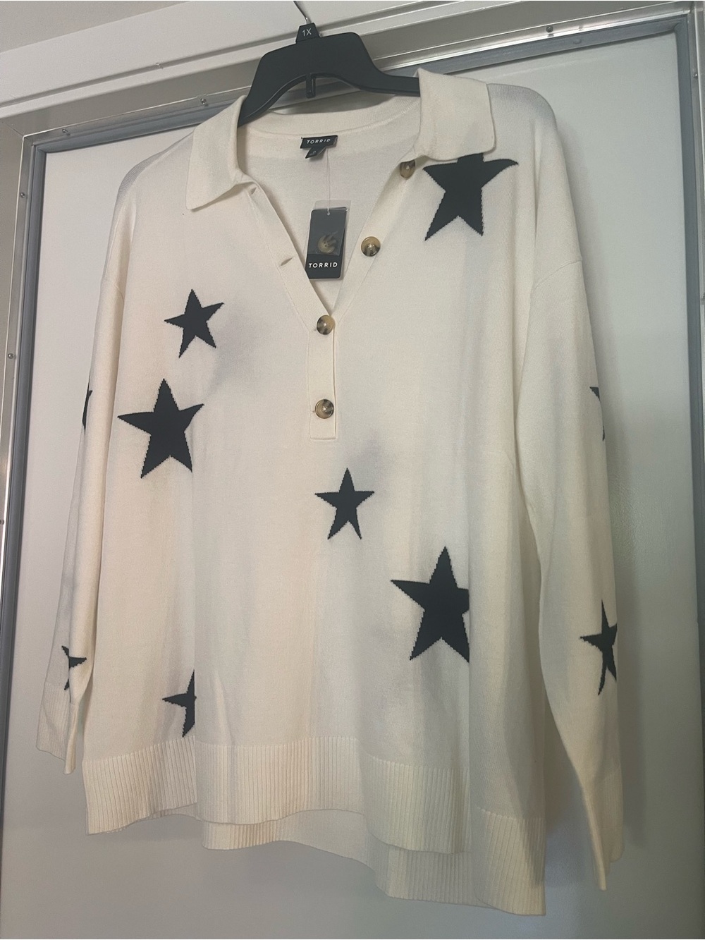 TORRID NWT Cream w/Black Stars V-Neck Star Pullover button down Sweater
